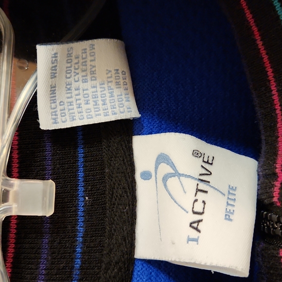 IACTIVE PETITE Textured Performance Jacket. Blue & Multicolor trim. Full zip PM - Picture 6 of 6